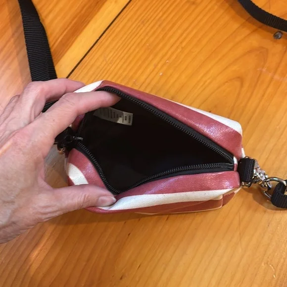 TINA LABADINI Red Stripe Ditty Bag Zip Leash Clasp Oilcloth Designer - Picture 5 of 7